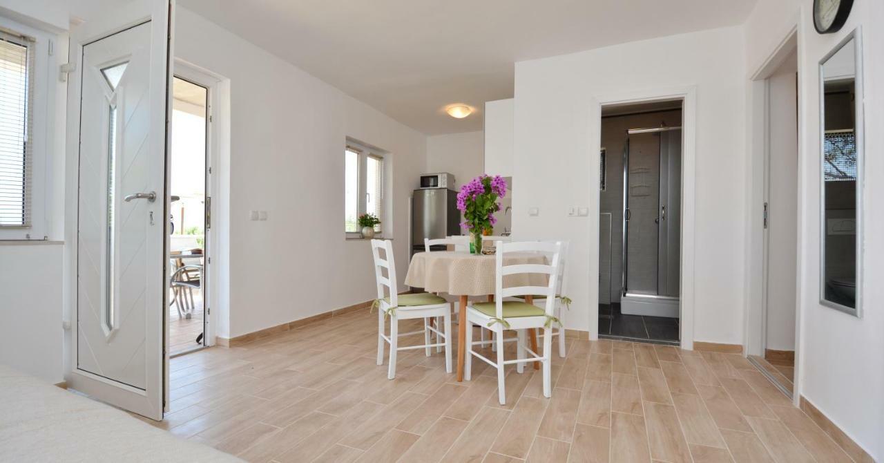 Apartmani Cesarec Basina Luaran gambar